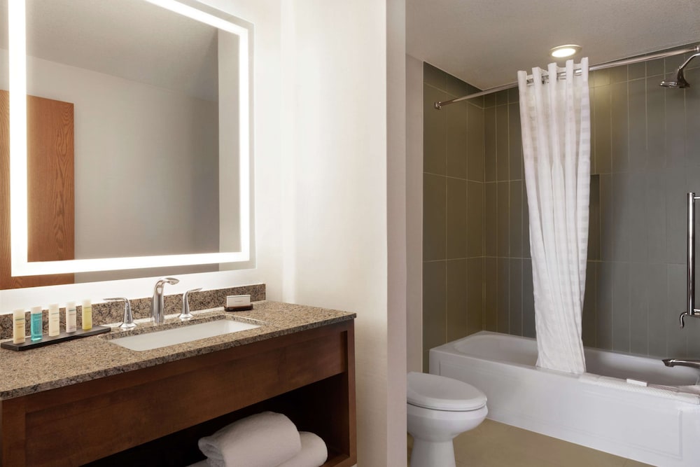 Embassy Suites by Hilton Dallas DFW Airport North — Hotel rooms in Grapevine, Texas