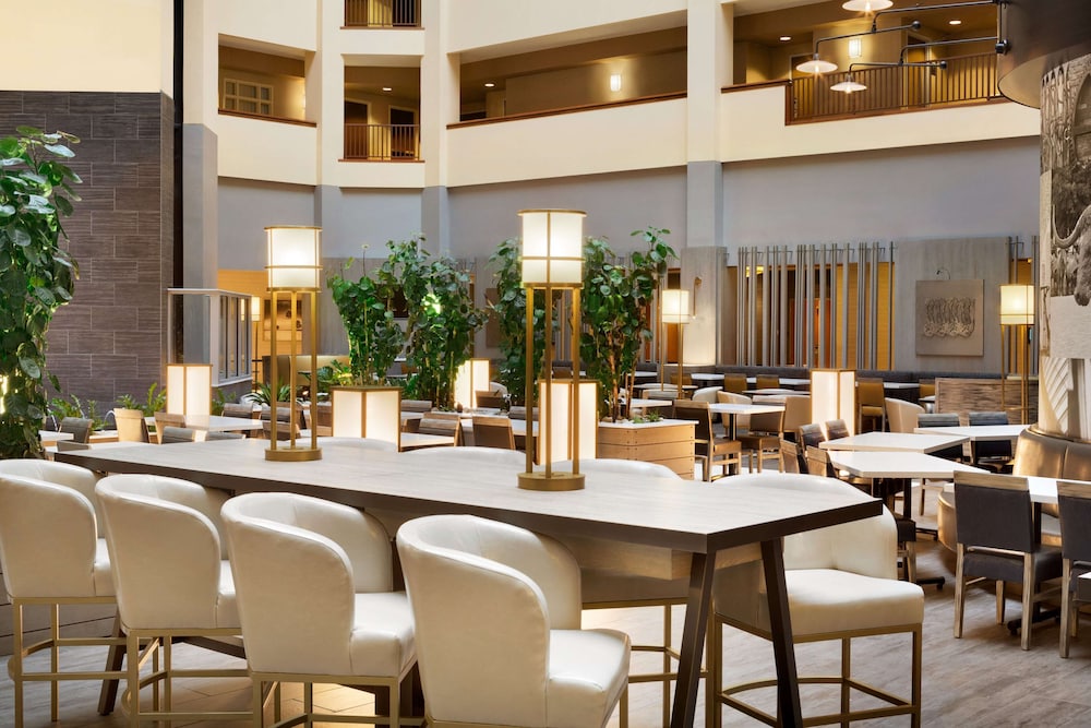 Embassy Suites by Hilton Dallas DFW Airport North — Restaurant & bars in Grapevine, Texas