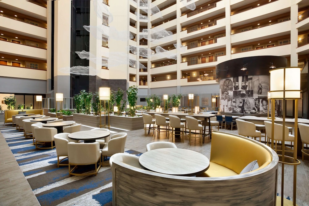 Embassy Suites by Hilton Dallas DFW Airport North — Restaurant & bars in Grapevine, Texas