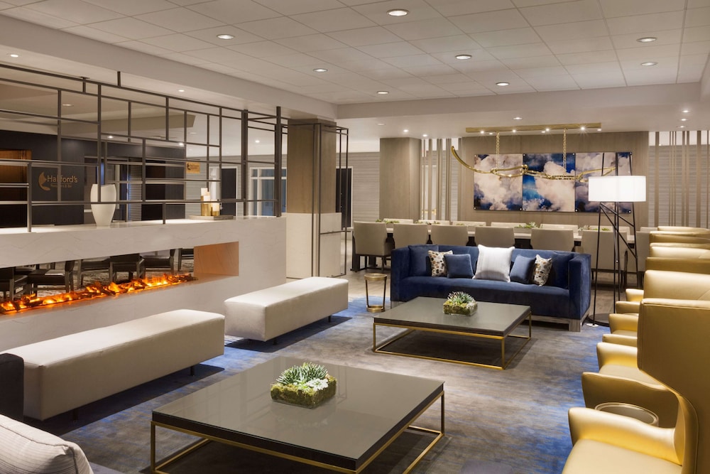 Embassy Suites by Hilton Dallas DFW Airport North — Restaurant & bars in Grapevine, Texas