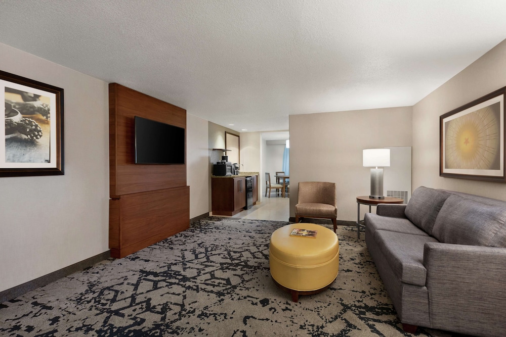 Embassy Suites by Hilton Dallas DFW Airport North — Hotel rooms in Grapevine, Texas