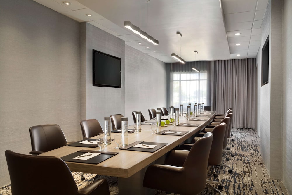 Embassy Suites by Hilton Dallas DFW Airport North — Hotel building in Grapevine, Texas
