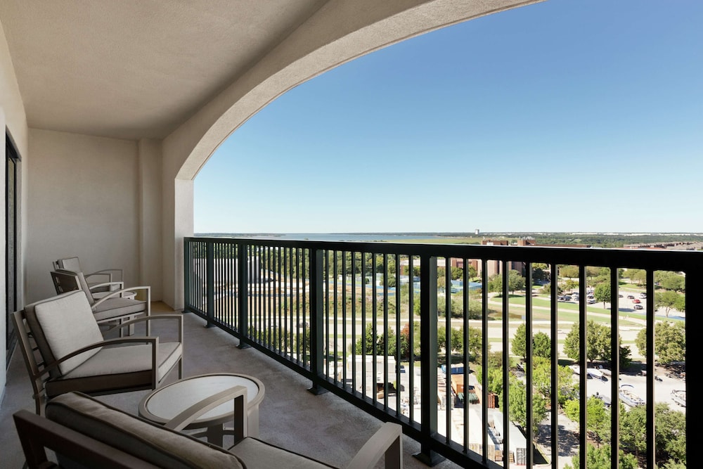 Embassy Suites by Hilton Dallas DFW Airport North — Hotel rooms in Grapevine, Texas