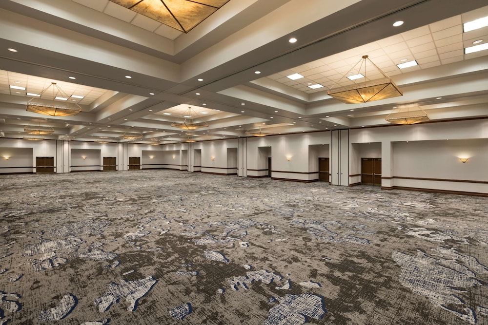 Embassy Suites by Hilton Dallas DFW Airport North — Hotel building in Grapevine, Texas