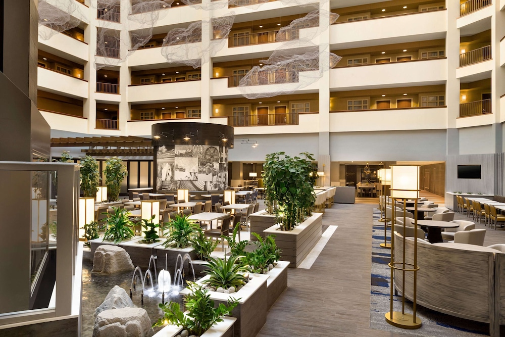 Embassy Suites by Hilton Dallas DFW Airport North — Restaurant & bars in Grapevine, Texas