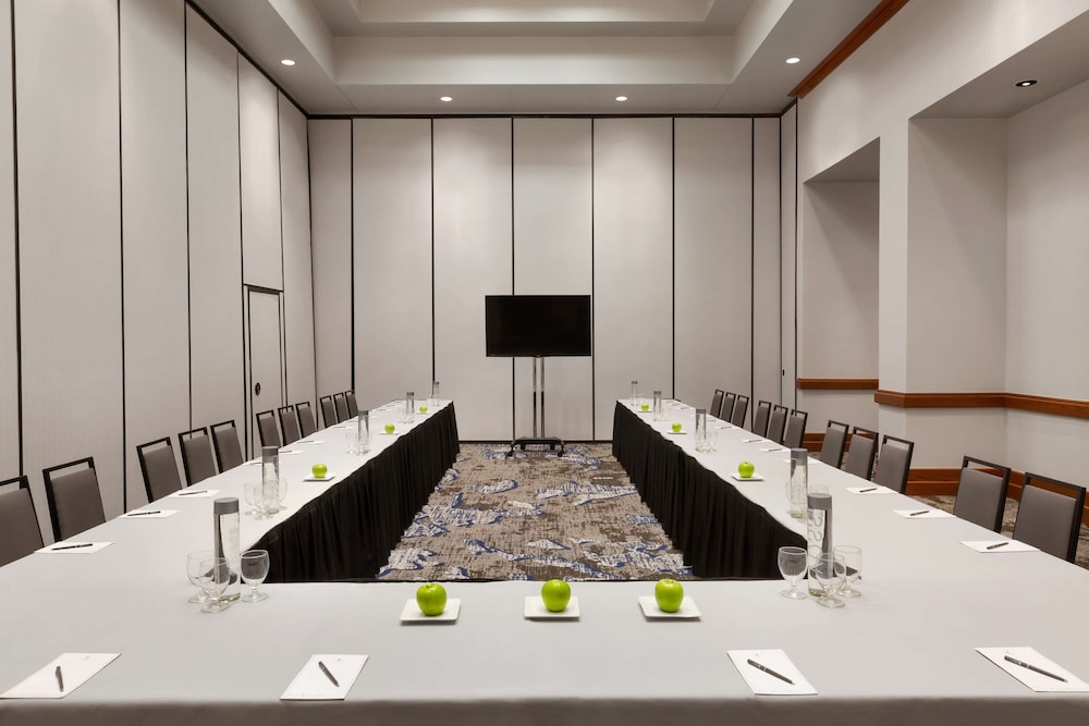 Embassy Suites by Hilton Dallas DFW Airport North — Hotel building in Grapevine, Texas
