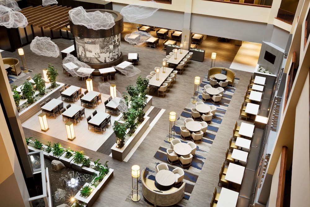 Embassy Suites by Hilton Dallas DFW Airport North — Restaurant & bars in Grapevine, Texas
