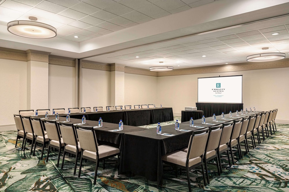 Embassy Suites by Hilton Fort Lauderdale 17th Street — Hotel building in Fort Lauderdale, Florida