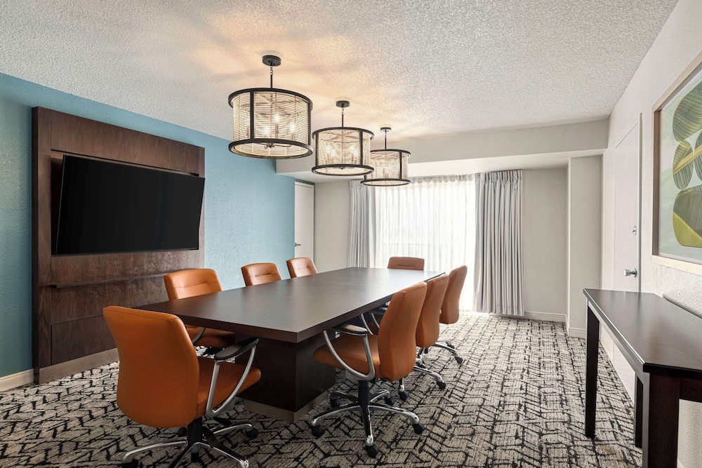 Embassy Suites by Hilton Fort Lauderdale 17th Street — Hotel rooms in Fort Lauderdale, Florida