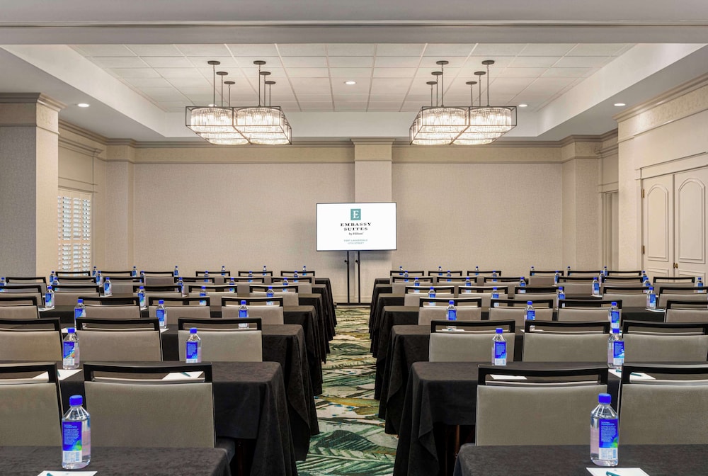 Embassy Suites by Hilton Fort Lauderdale 17th Street — Hotel building in Fort Lauderdale, Florida
