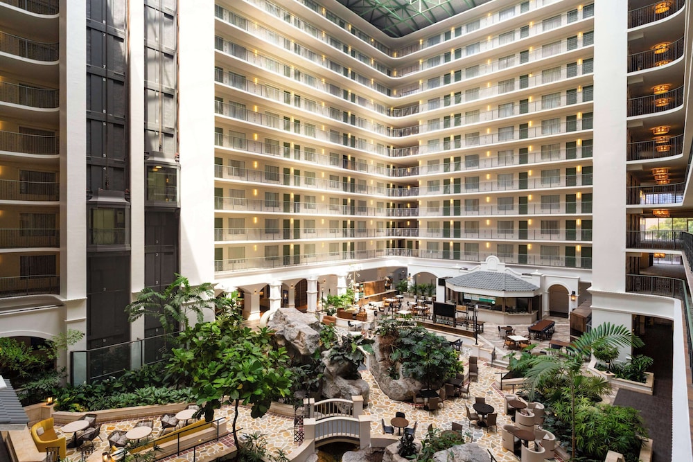 Embassy Suites by Hilton Fort Lauderdale 17th Street — Hotel building in Fort Lauderdale, Florida