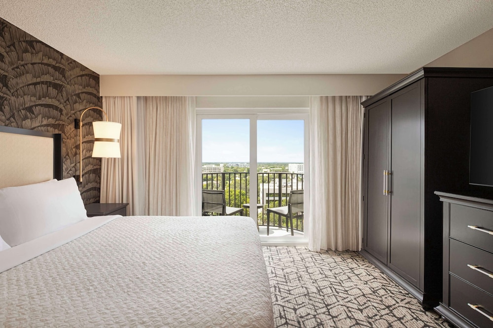 Embassy Suites by Hilton Fort Lauderdale 17th Street — Hotel rooms in Fort Lauderdale, Florida