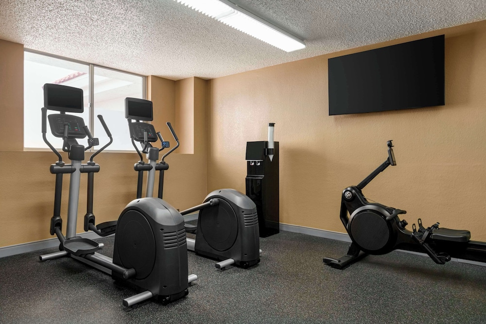 Embassy Suites by Hilton Fort Lauderdale 17th Street — Sports & recreation in Fort Lauderdale, Florida