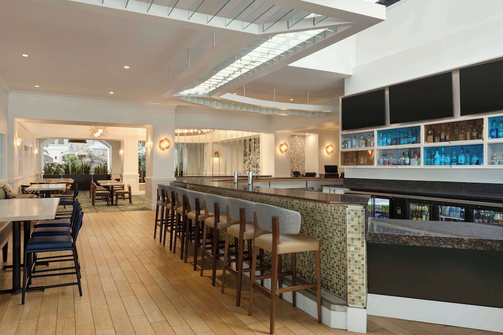 Embassy Suites by Hilton Fort Lauderdale 17th Street — Restaurant & bars in Fort Lauderdale, Florida