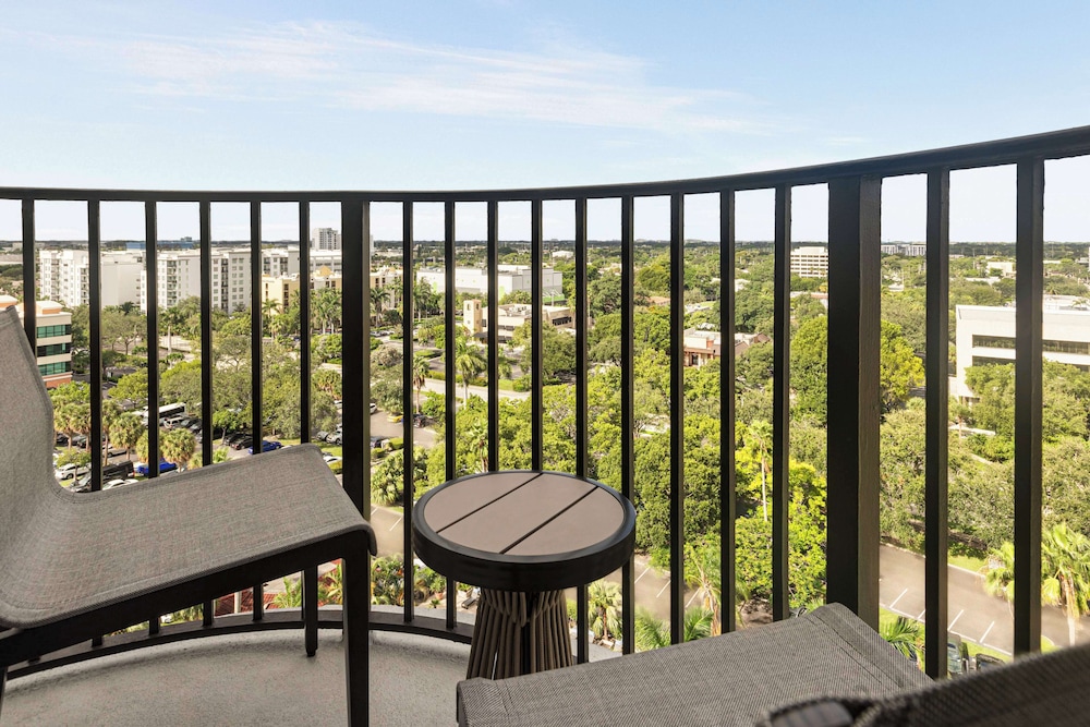 Embassy Suites by Hilton Fort Lauderdale 17th Street — Hotel rooms in Fort Lauderdale, Florida