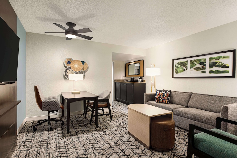 Embassy Suites by Hilton Fort Lauderdale 17th Street — Hotel rooms in Fort Lauderdale, Florida