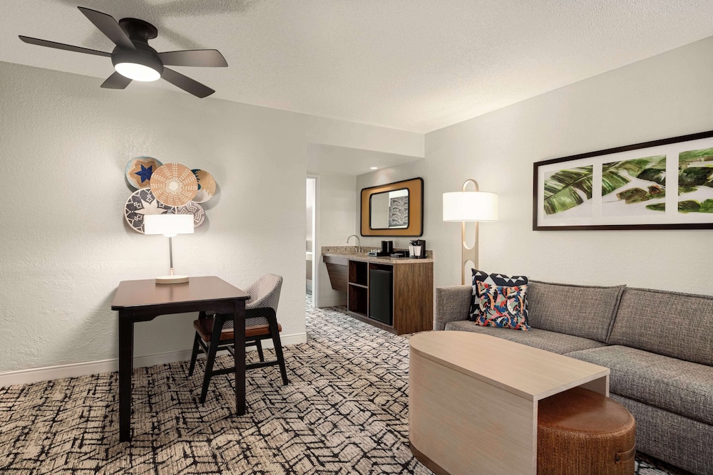 Embassy Suites by Hilton Fort Lauderdale 17th Street — Hotel rooms in Fort Lauderdale, Florida