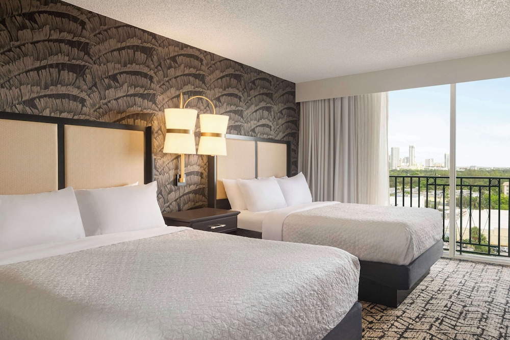 Embassy Suites by Hilton Fort Lauderdale 17th Street — Hotel rooms in Fort Lauderdale, Florida