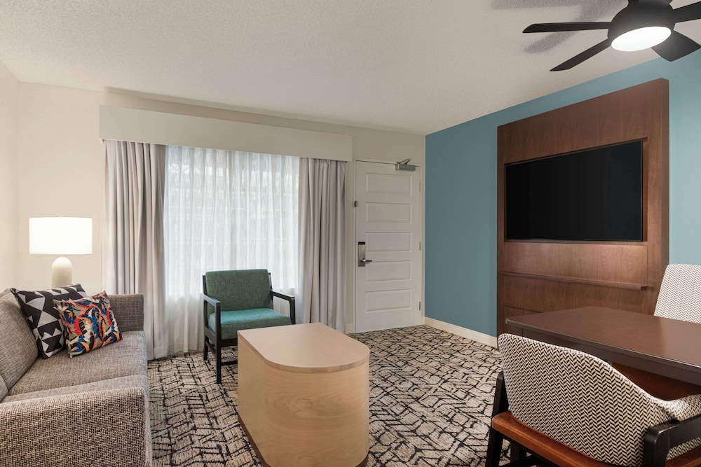Embassy Suites by Hilton Fort Lauderdale 17th Street — Hotel rooms in Fort Lauderdale, Florida