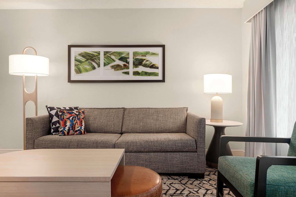 Embassy Suites by Hilton Fort Lauderdale 17th Street — Hotel rooms in Fort Lauderdale, Florida