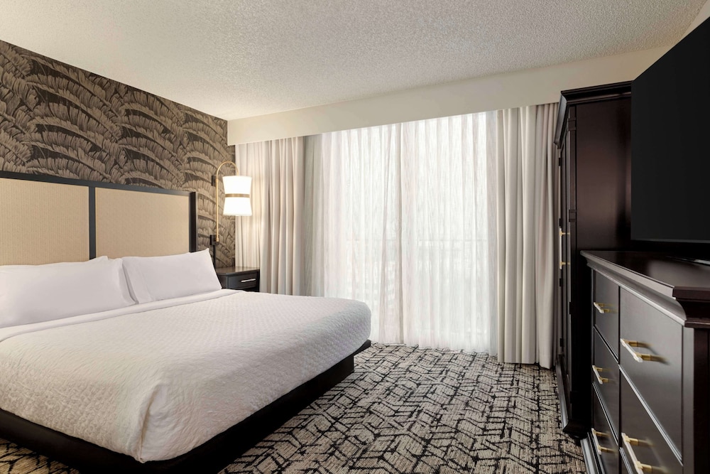 Embassy Suites by Hilton Fort Lauderdale 17th Street — Hotel rooms in Fort Lauderdale, Florida