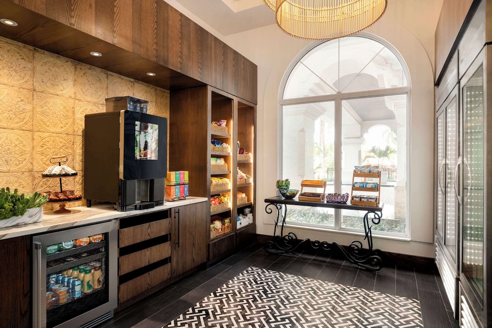 Embassy Suites by Hilton Fort Lauderdale 17th Street — Restaurant & bars in Fort Lauderdale, Florida