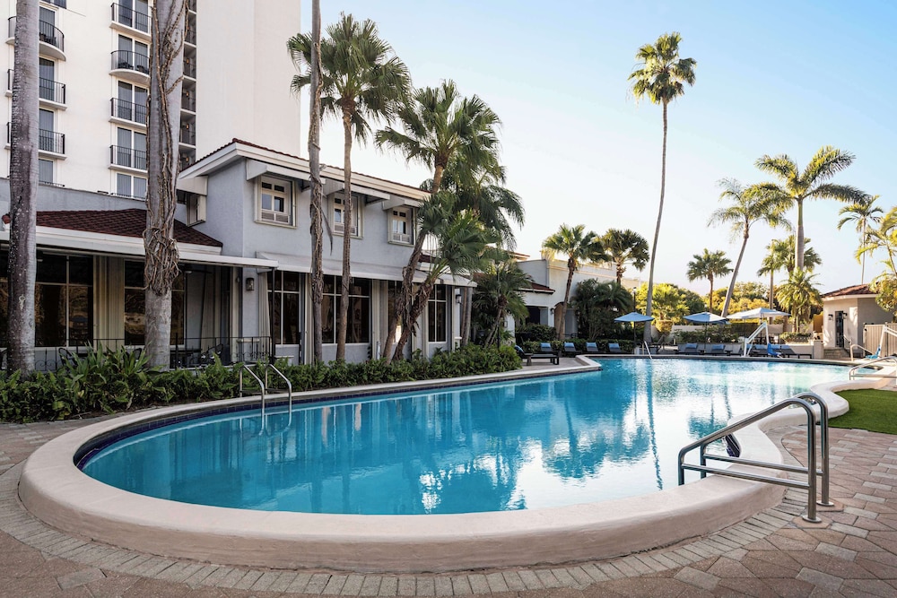 Embassy Suites by Hilton Fort Lauderdale 17th Street — Swimming pool in Fort Lauderdale, Florida