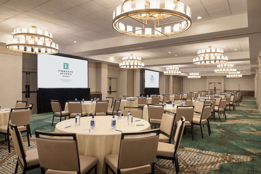 Embassy Suites by Hilton Fort Lauderdale 17th Street — Hotel building in Fort Lauderdale, Florida