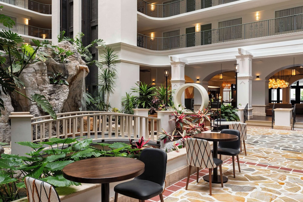 Embassy Suites by Hilton Fort Lauderdale 17th Street — Restaurant & bars in Fort Lauderdale, Florida