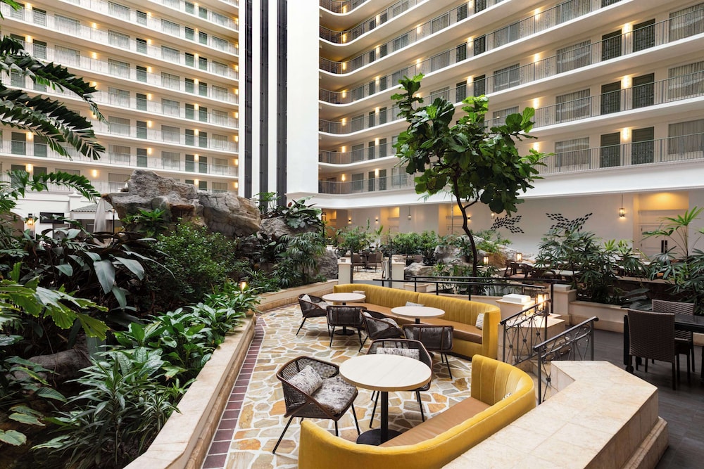 Embassy Suites by Hilton Fort Lauderdale 17th Street — Restaurant & bars in Fort Lauderdale, Florida