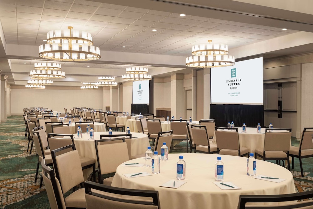 Embassy Suites by Hilton Fort Lauderdale 17th Street — Hotel building in Fort Lauderdale, Florida