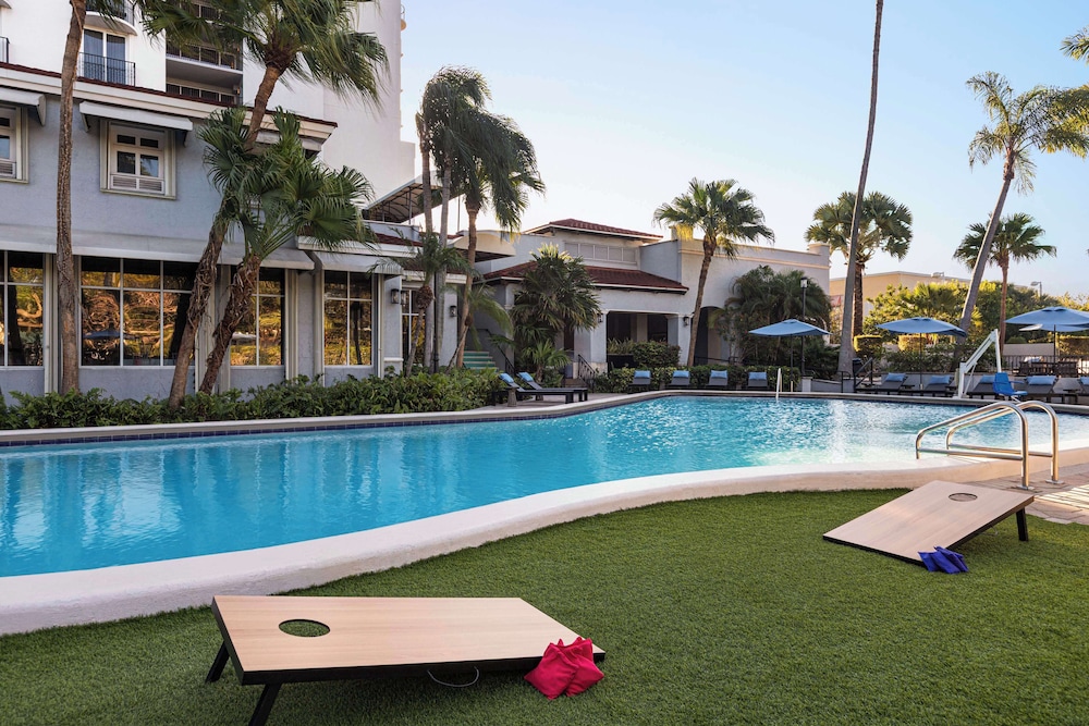Embassy Suites by Hilton Fort Lauderdale 17th Street — Swimming pool in Fort Lauderdale, Florida