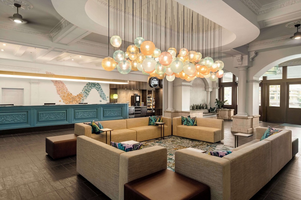 Embassy Suites by Hilton Fort Lauderdale 17th Street — Hotel building in Fort Lauderdale, Florida