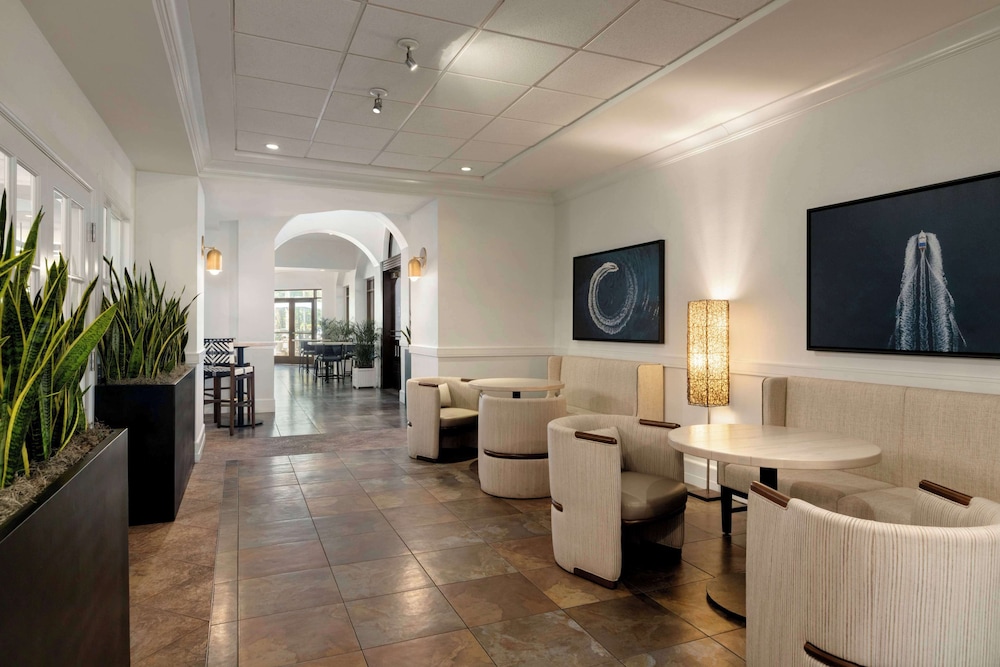 Embassy Suites by Hilton Fort Lauderdale 17th Street — Restaurant & bars in Fort Lauderdale, Florida