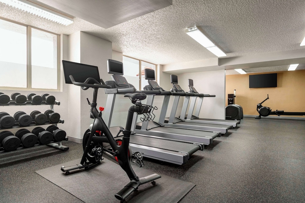 Embassy Suites by Hilton Fort Lauderdale 17th Street — Sports & recreation in Fort Lauderdale, Florida