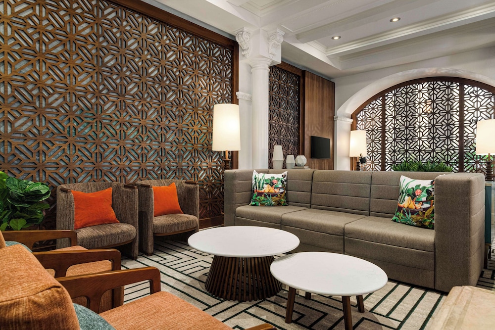 Embassy Suites by Hilton Fort Lauderdale 17th Street — Hotel building in Fort Lauderdale, Florida