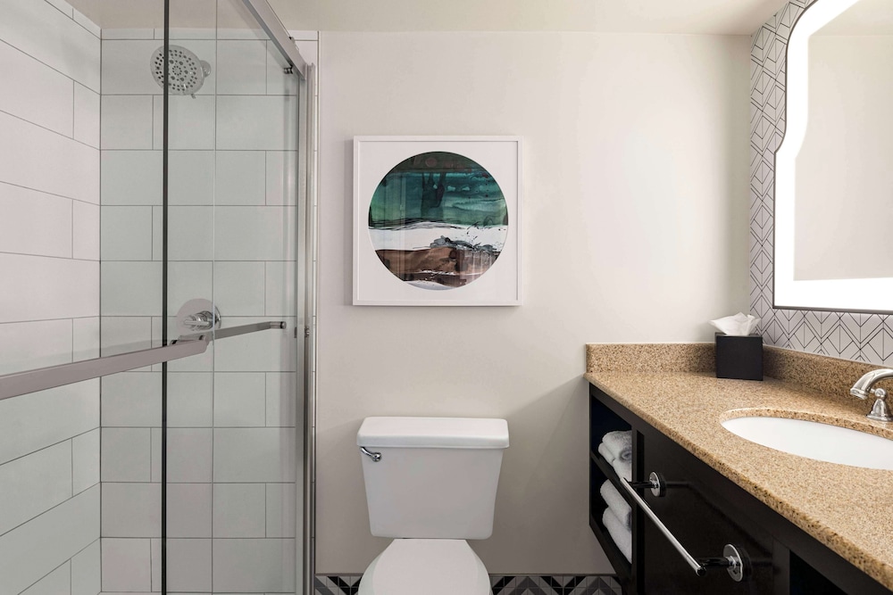 Embassy Suites by Hilton Fort Lauderdale 17th Street — Hotel rooms in Fort Lauderdale, Florida