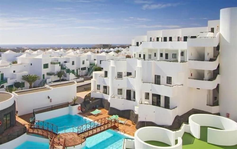 Apartamentos Lanzarote Paradise — Hotel building in Costa Teguise, Canary Islands