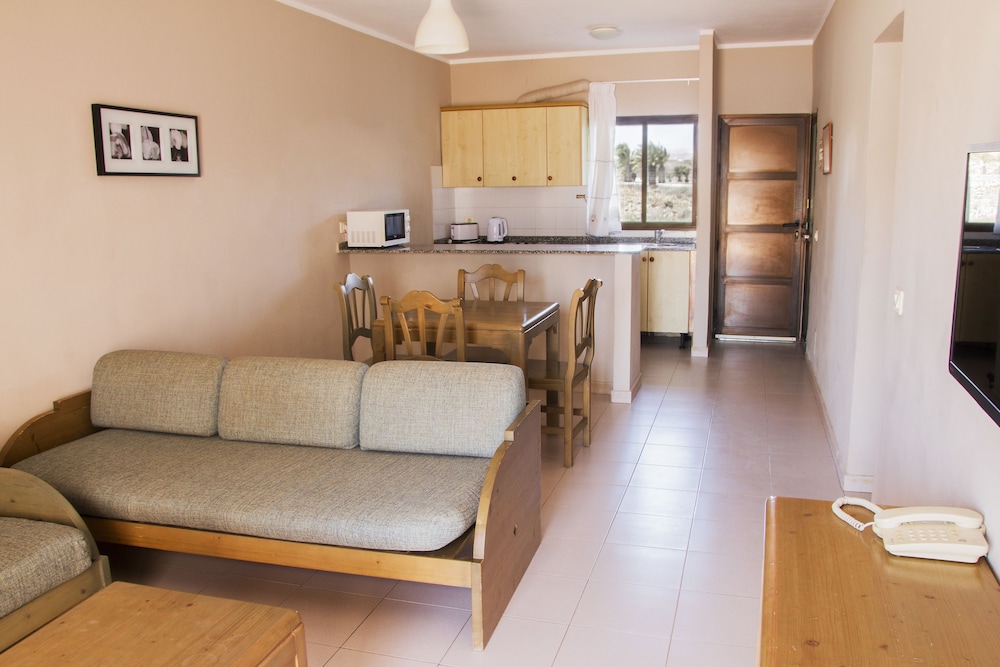 Apartamentos Lanzarote Paradise — Hotel rooms in Costa Teguise, Canary Islands