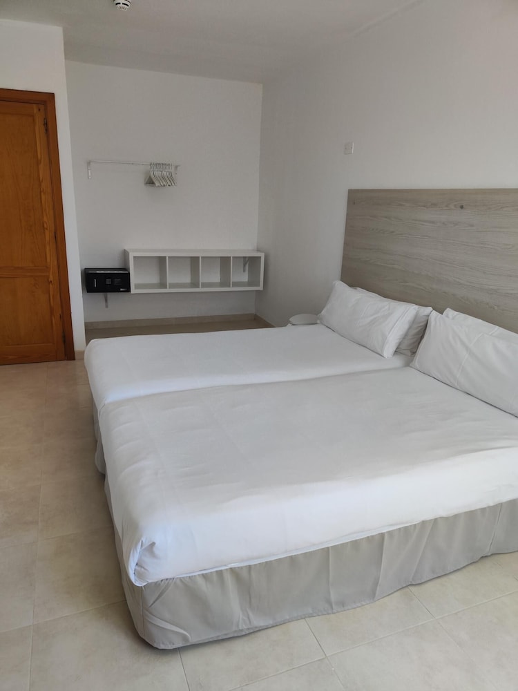 Apartamentos Lanzarote Paradise — Hotel rooms in Costa Teguise, Canary Islands
