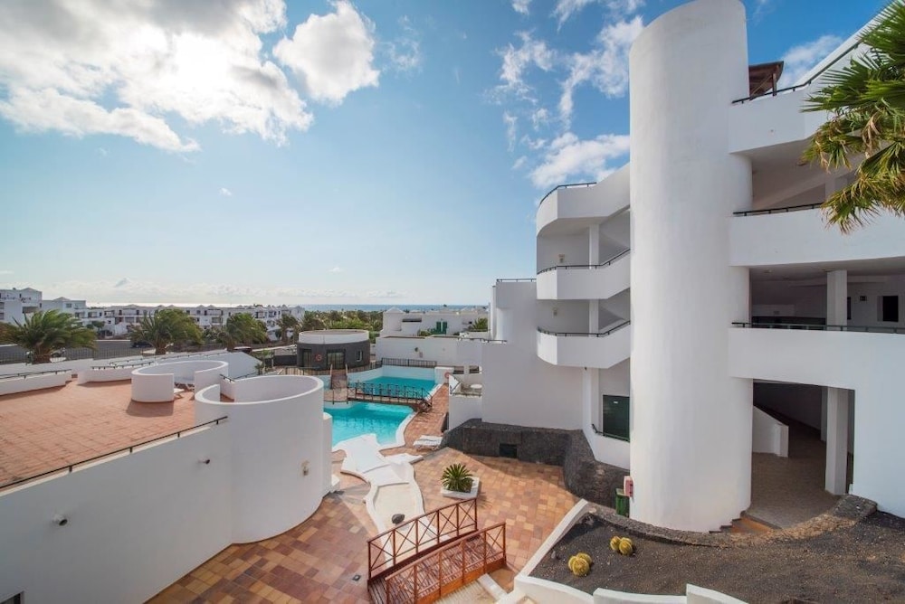 Apartamentos Lanzarote Paradise — Hotel building in Costa Teguise, Canary Islands