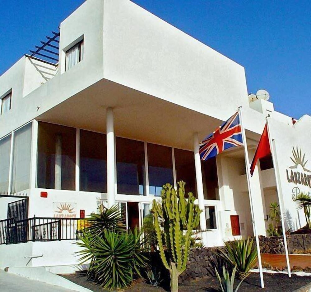 Apartamentos Lanzarote Paradise — Hotel building in Costa Teguise, Canary Islands