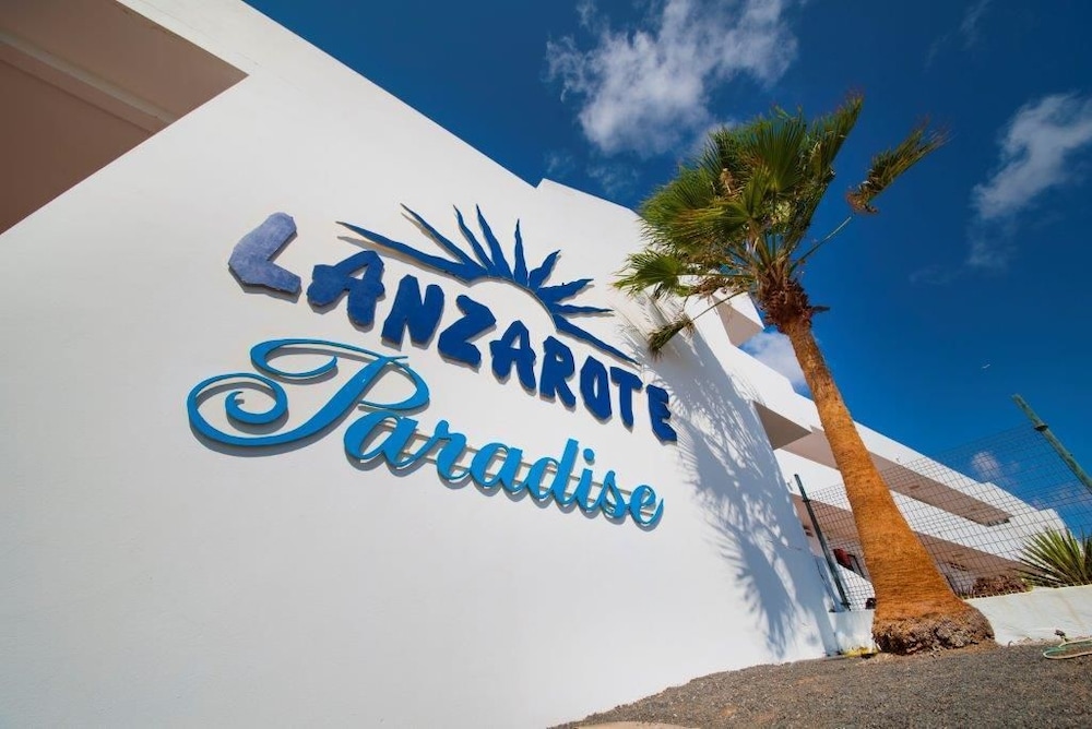 Apartamentos Lanzarote Paradise — Hotel building in Costa Teguise, Canary Islands