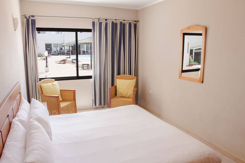 Apartamentos Lanzarote Paradise — Hotel rooms in Costa Teguise, Canary Islands
