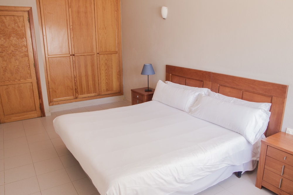 Apartamentos Lanzarote Paradise — Hotel rooms in Costa Teguise, Canary Islands
