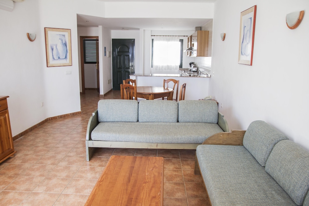 Apartamentos Lanzarote Paradise — Hotel rooms in Costa Teguise, Canary Islands