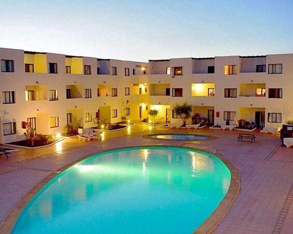 Apartamentos Lanzarote Paradise — Hotel building in Costa Teguise, Canary Islands