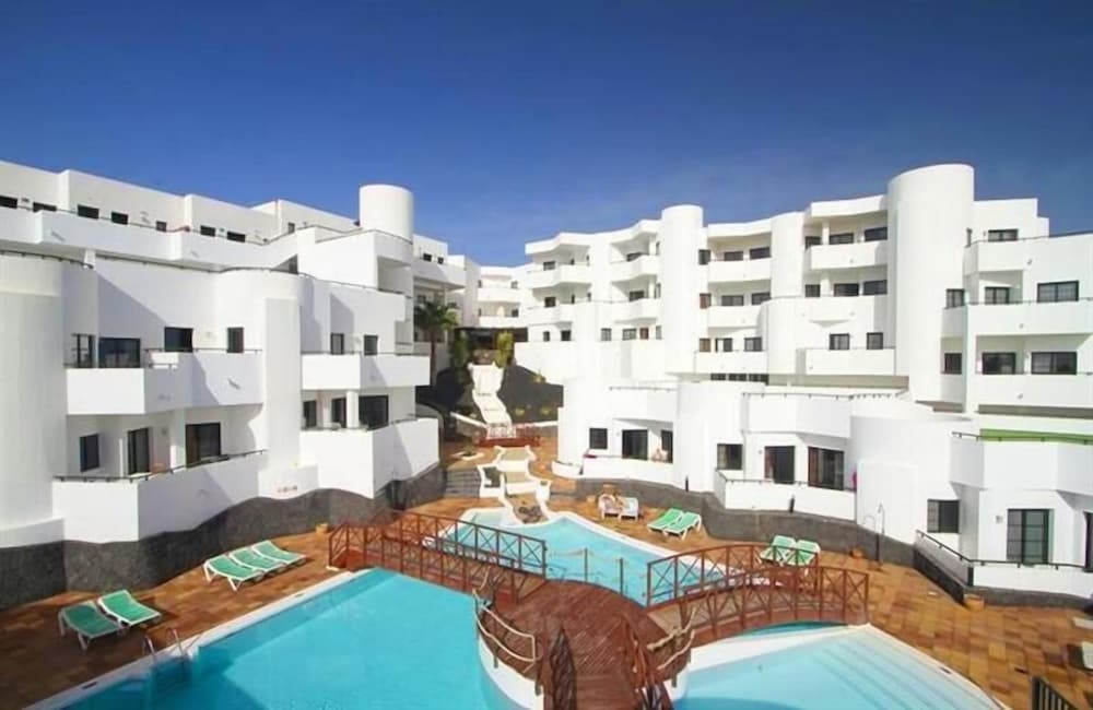 Apartamentos Lanzarote Paradise — Hotel building in Costa Teguise, Canary Islands