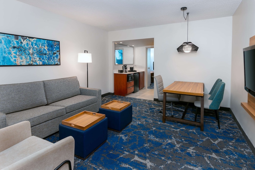 Embassy Suites by Hilton Tampa USF Near Busch Gardens — Hotel rooms in Tampa, Florida