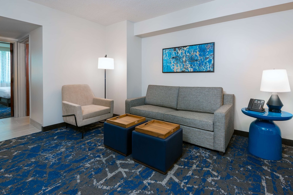 Embassy Suites by Hilton Tampa USF Near Busch Gardens — Hotel rooms in Tampa, Florida